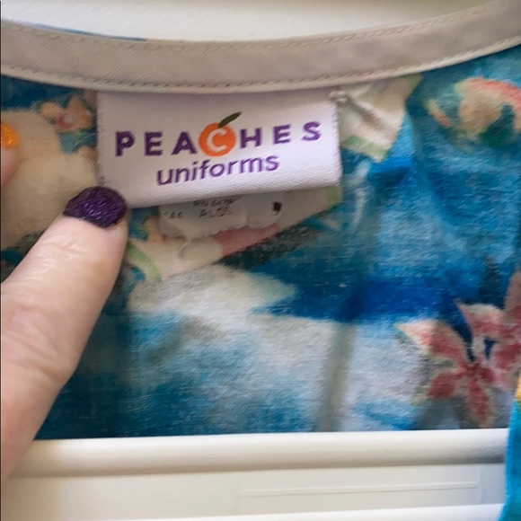 Uniforms - Picture 4 of 7